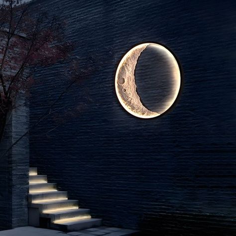 Indoor/Outdoor 24-inch LED Crescent Moon Wall Lamp - Bed Bath & Beyond - 37928205 Outdoor Solar Lamps, Modern Porch, Patio Grande, Led Wand, Wall Lights Living Room, Modern Outdoor Lighting, Patio Wall, Exterior Wall Light, Solar Lamp