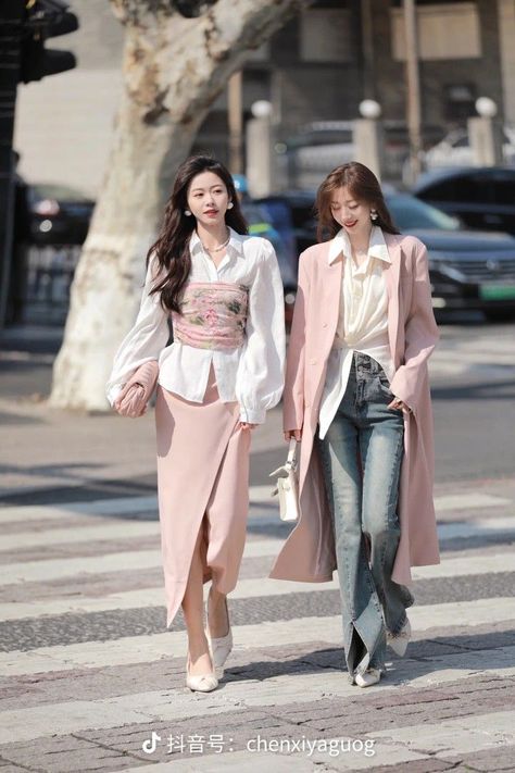 Korean Fashion 2024, Corean Style Outfits, Fashion Designer Outfits, Neat Casual Outfits, Anime School, Fashion Kawaii, Cosplay Kawaii, Girl Fashion Style, Korean Fashion Outfits