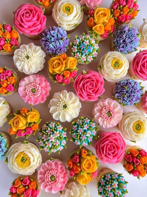 Wildflower Wedding Theme, Sweet Sixteen Birthday, Flower Cupcakes, Pretty Birthday Cakes, Cute Birthday Cakes, Future Wedding Plans, Garden Party Wedding, Wildflower Wedding, Pretty Cakes