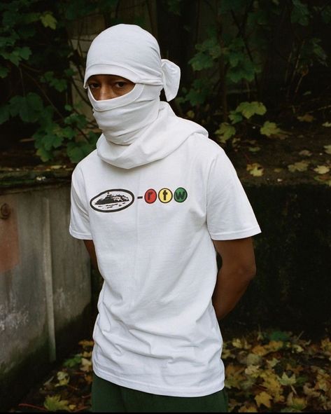 White Tee Photoshoot, Corteiz Rtw, Crtz Rtw, Iconic Portraits, Streetwear Tshirt Design, Coin Games, Graphic Shirt Design, Clothing Brand Logos, Fits Aesthetic