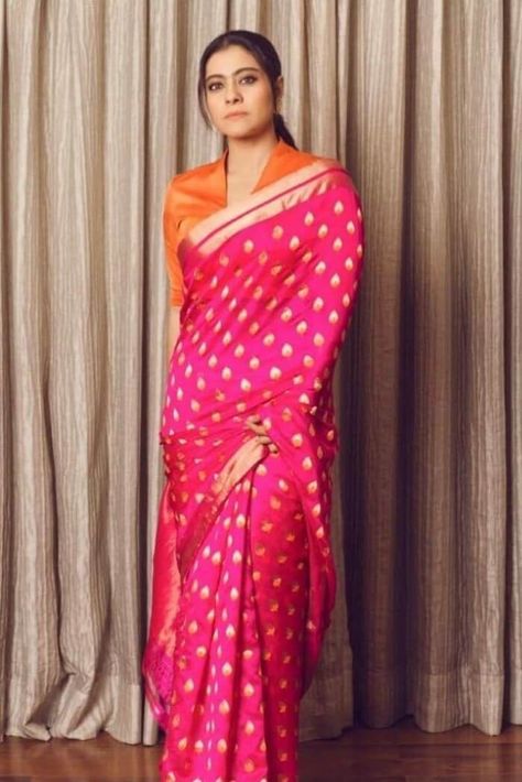 Pink banarasi saree : This six-yard beauty is a serene bollywood style saree that is skillfully made by Gold Zari Weaving in Pallu with Exclusive Dual Border Design. We have poured all the love into careful Weaved the banarasi silk saree for a wedding is paired with Contrast unstitched blouse fabric. Marathi Bride Saree, Yellow Green Saree, Kajol In Saree, Contrast Saree, Blouses Indian, Draped Sarees, Kajol Saree, Plain Blouse Designs, Celebrity Saree