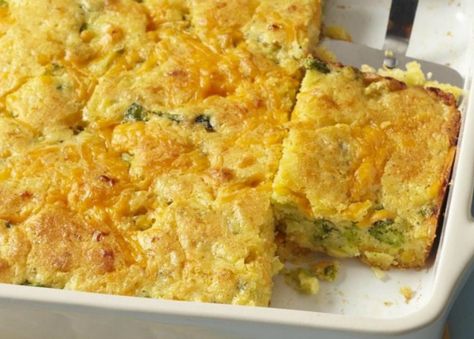 Cornbread With Cheese, Paprika Seasoning, Broccoli Cornbread, Best Shepherds Pie Recipe, Weeknight Casseroles, Broccoli Nutrition, Pot Pies, Frozen Broccoli, Family Eating