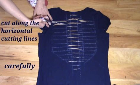 I’m going to show you how to make a spine pattern t-shirt weaving design that looks super cool. If you’ve never tried t-shirt weaving before, it’s much easier than it looks, and I’m going to walk you through all the steps. Diy T Shirt Weaving Tutorials, T Shirt Weaving Designs, Tshirt Weaving Tutorial, T Shirt Weaving Tutorial, Muscle Shirt Diy, T Shirt Modification, T Shirt Hacks Diy Tutorial, Cut Shirt Designs Diy, Diy Cut Shirts Step By Step