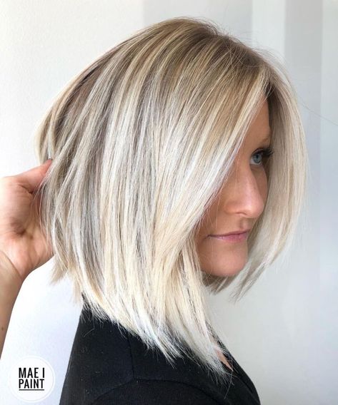 Asymmetrical Angled Blonde Bob Aline Bob, Asymmetrical Haircut, Stacked Bob Haircut, Choppy Bob, Modern Haircuts, Long Bob Haircuts, Bob Hairstyles For Fine Hair, Bright Blonde, Haircuts For Fine Hair