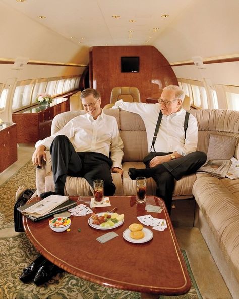 Bill Gates and Warren Buffett enjoying drinks on a NetJets Boeing 737 Business Jet. 🛩️ In 1995 Warren Buffett became a NetJets owner… | Instagram Famous Lifestyle, Mens Luxury Lifestyle, Billionaire Luxury, Luxury Lifestyle Women, Wealthy Men, Vintage Lifestyle, Rich Lifestyle, Warren Buffett, Luxury Lifestyle Dreams