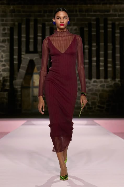 Carolina Herrera Resort 2025 Collection | Vogue Burgundy Dress Outfit, Resort 2025, Carolina Herrera Dresses, 2025 Fashion Trends, Trends 2025, Monochrome Fashion, Couture Details, 2025 Fashion, Fall Winter 2024