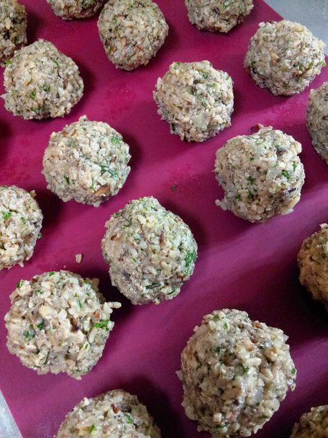 Comox Valley Seventh-day Adventist Veggie Cooking Classes: Pecan Nut "Meatballs" Recipe (dairy-free, egg-free) Cashew Sour Cream, Vegetarian Meatballs, Vegan Pecan, Cooking Pork Chops, Gluten Free Pastry, Vegan Meatballs, Vegetarian Sandwich, Kids Cooking, Seventh Day Adventist