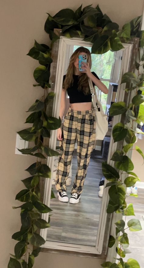 Aesthetic Plaid Pants Outfit, Outfit Ideas With Plaid Pants, Plaid Pajama Pants Aesthetic, Plaid Pants Outfit Aesthetic, Plaid Pjs Outfit, Plaid Pants Aesthetic, Plaid Pajama Pants Outfits Aesthetic, Outfits With Pajama Pants, How To Style Pajama Pants