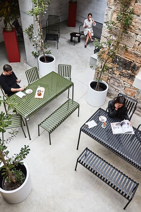 Industrial Design Furniture, Vintage Industrial Furniture, Outdoor Furniture Design, Mesa Exterior, Street Furniture, Roof Garden, Garden Chairs, Cafe Design, Tea Room