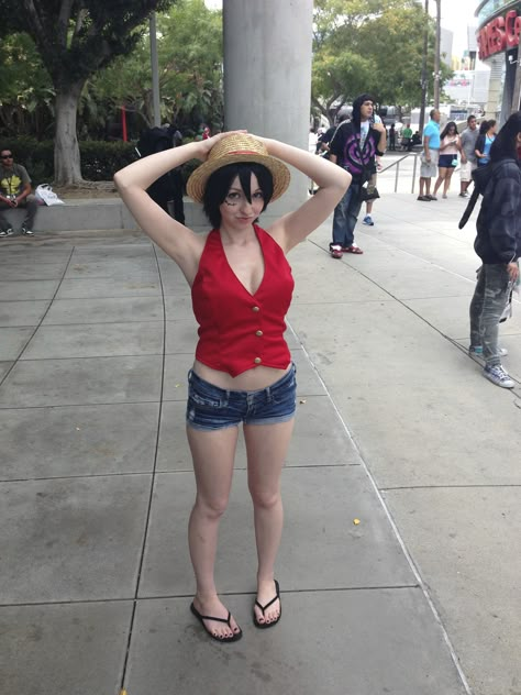 Luffy cosplay 2013 anime expo Anime Expo Cosplay, Luffy Female Cosplay, Luffy Cosplay Female, Luffy Genderbend, Genderbend Cosplay, Luffy Cosplay, Cosplay Idea, One Piece Cosplay, Anime Expo