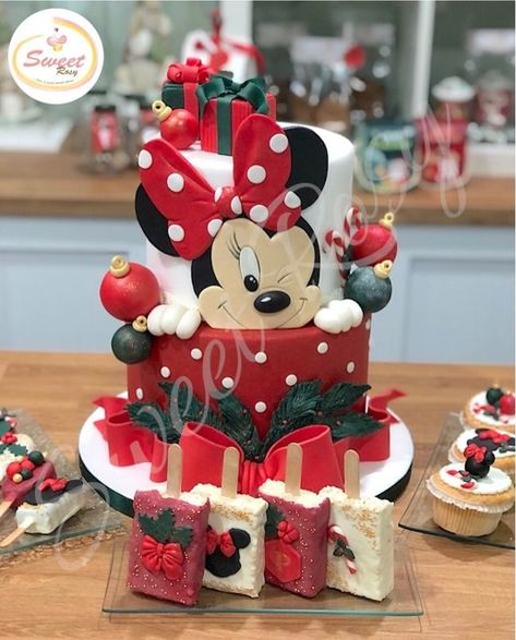 Minnie Mouse Christmas Birthday Party, Christmas Minnie Mouse Birthday, Modern Christmas Cake, Christmas Birthday Cake, Γενέθλια Mickey Mouse, Mouse Birthday Cake, Mickey Mouse Birthday Cake, Minnie Mouse Birthday Cakes, Disney Christmas Decorations