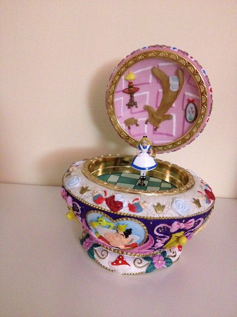 Disney Music Box Musical Jewelry ~ Alice in Wonderland Jewelry Box Ideas, Disney Music Box, Alice In Wonderland Jewelry, Wonderland Jewelry, Alice In The Wonderland, Disney Snowglobes, Deco Disney, Disney Rooms, Music Box Vintage