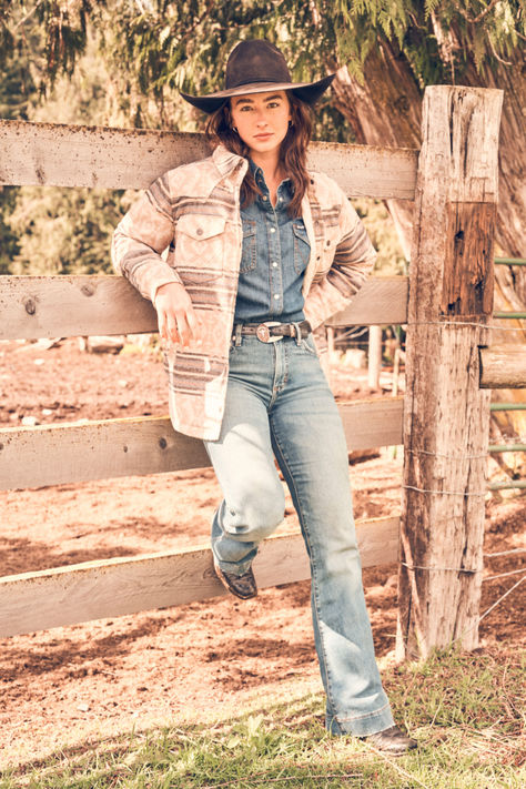 Flattering from every angle, the Wrangler Retro Bailey Trouser is a style you need in your closet. Designed with a soft cotton blend and a hint of stretch for all-day comfort. Style the high-rise jean with a tucked in snap and belt for a Western-inspired look. Pocket Stitching, Workwear Jeans, Country Women, Mens Workwear, Outdoor Pants, Cowgirl Outfits, Outdoor Men, Work Wear Women, Wrangler Jeans