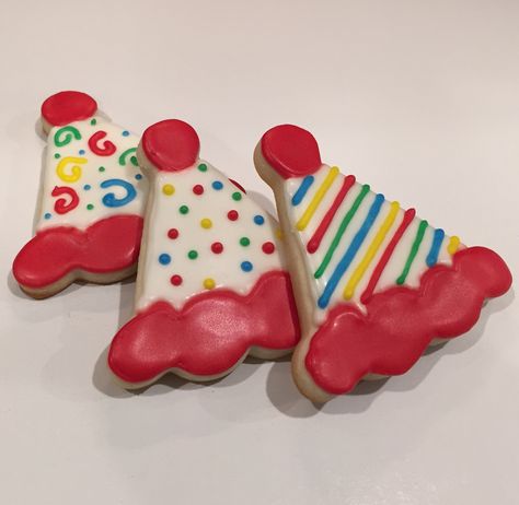 Circus Theme Cookies Decorated, Clown Cookies, Circus Theme Cupcakes, Homemade Circus Animal Cookies, Circus Cookie Desserts, Circus Animal Cookie Dessert, Circus Cookie Cake, Circus Food, Clown Cake