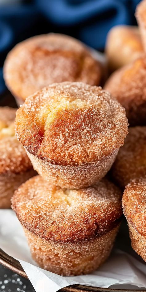 Glazed Donut Muffins, Cinnamon Donut Muffins, Cinnamon Sugar Recipes, Cinnamon Sugar Muffins, Cinnamon Desserts, Cinnamon Roll Muffins, Halloween Breakfast, Cinnamon Donuts, Donut Muffins