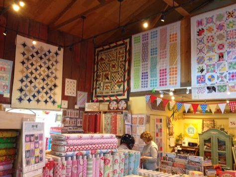 Humble Quilts: Quilt Shop Hopping -Keepsake Cottage, Bothell, WA Quilt Shops, Auckland Nz, Country Quilts, Pacific Nw, Have A Lovely Weekend, Trip Ideas, Des Moines, Quilt Shop, The Pacific