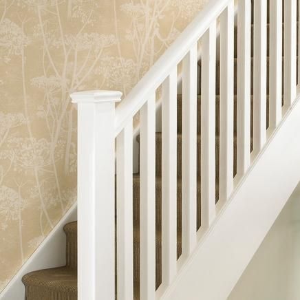 Like but not white, balusters to steps? White Banister, Painted Banister, Staircase Spindles, Rustic Staircase, White Staircase, Stair Spindles, White Stairs, Handrail Design, House Staircase