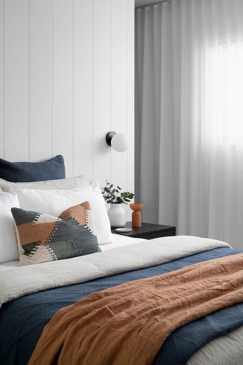 We're here to tell you that you absolutely CAN mix warm and cool tones in the bedroom...just like we've done here with the help of some beautiful bed linen from @adairs 🙌🏻⁠ ⁠ Our hot Z + S tip 💡 Keep your sheet set to a crisp white or neutral tone to balance everything out nicely. Oh, and a textured statement cushion is always the way to go! #interiordesign #interiors #interiorinspo #homerenovation #bedroominspo #bedroommideas #masterbedroom #bedroomdesign #bedlinen #zephyrandstone Bed Linen Styling, No Headboard Bedroom, Reno Tips, Jungle Decor, Retreat House, Interior Color Schemes, Home Design Diy, Interior Colour, Bedroom Color Schemes