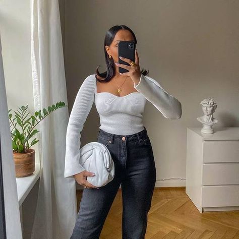 Bodysuit And Jeans Outfits, Asymmetric Bodysuit, Bodysuit White, Handbag Outfit, All Black Looks, Body Suit Outfits, Topshop Jeans, Fashion Mood Board, Chic Look