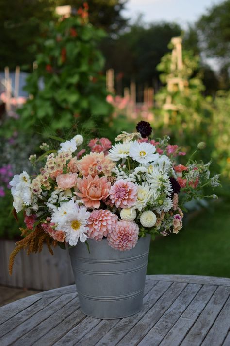 Flower Wedding Table, Cosmos Bipinnatus, Long Vase, Wedding Color Pallet, Cut Flower Garden, Vase Arrangements, Flower Wedding, Wedding Color, Planning Ahead