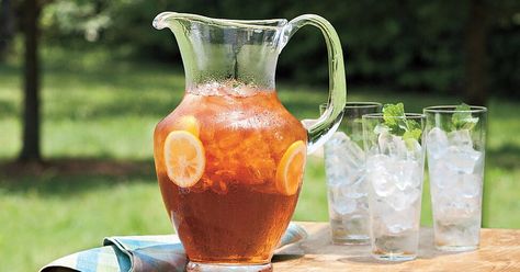 This Amazon Countertop Ice Maker Machine Is Made For Hostesses Who Wouldn’t Be Caught Serving Lukewarm Tea | Southern Living Sweet Tea Recipes, Summer Drink Cocktails, Southern Cooking Recipes, Classic Southern Recipes, Southern Sweet Tea, Sun Tea, Summer Drink Recipes, Iced Tea Recipes, Peach Tea