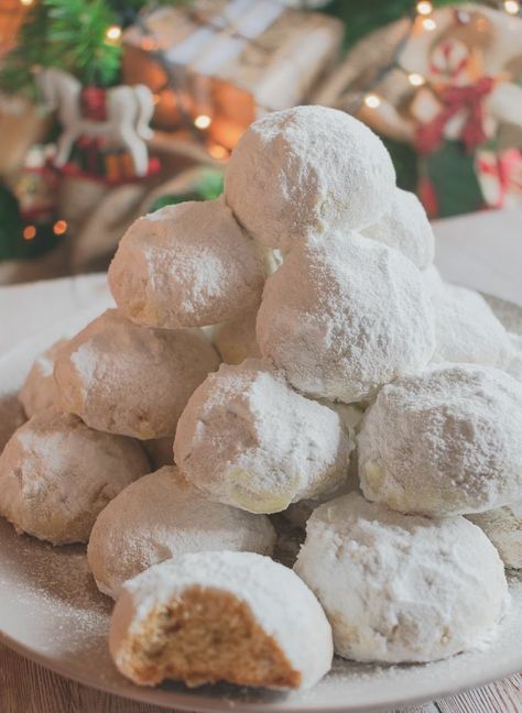 Christmas Shortbread Cookies, Snowball Christmas Cookies, Butterball Cookies, Biscotti Recipes, Greek Kitchen, Shortbread Cookies Recipe, Greek Christmas, Snowball Cookie Recipe, Shortbread Cookies Christmas