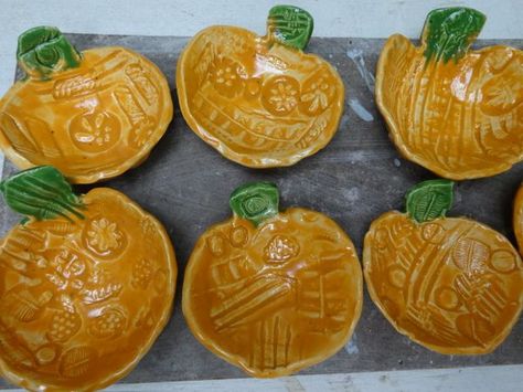 Fall Clay Projects For Kids, Pumpkin Clay Projects, Fall Clay Projects, Elementary Clay Projects, Elementary Clay, Pumpkin Plates, 1st Grade Art, Clay Pumpkins, Pumpkin Dish