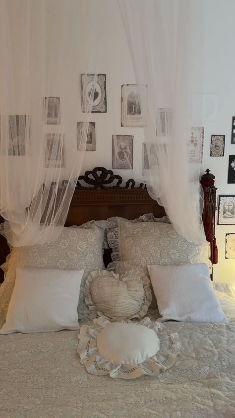 Victorian Room, Cozy Room Decor, Pretty Room, Dreamy Room, Vintage Room, Dream Room Inspiration, Room Makeover Inspiration, Cozy Room, Room Inspiration Bedroom