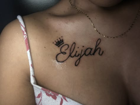 Name Tatted On Chest, Name Tattoos On Neck Fonts, Names With Designs Tattoos, Arianna Name Tattoo, Tattoo Ideas Husband Name, Tattoo Ideas Of Names, Women Name Tattoos, Cursive Name Tattoos For Women, Men Name Tattoos For Women