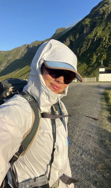 Swiss Hiking Outfit, Granola Hiking Outfit Summer, Hiking Outfit Women Summer, Hiker Aesthetic Outfit, Mountain Hiking Outfit, Backpacking Outfits, Trekking Outfit, Hiking Fits, Camping Aesthetic