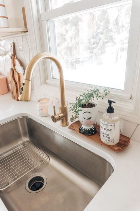 Boho White Kitchen, Color Palette Kitchen, Kitchen Color Palette, Palette Kitchen, White Kitchen Makeover, Kitchen Sink Decor, Kitchen Makeover Ideas, Kitchen Storage Hacks, Decor Kitchen Ideas