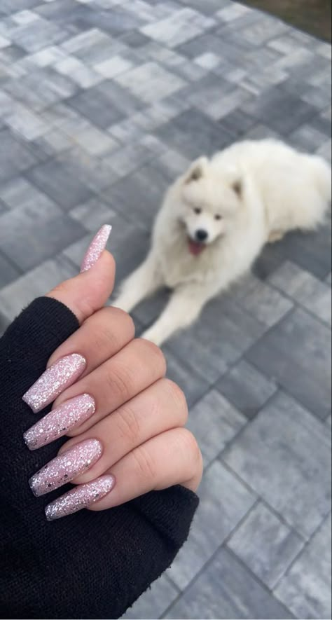 Pink Glitter Nails Ideas, Nail Ideas With Glitter Sparkle, Pink Glitter Nail Designs, Pink Crystal Nails, Pink Nails Glitter, Shining Nails, Nude Pink Nails, Pink Glitter Nail, Ballerina Acrylic Nails