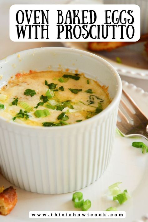 Easy baked eggs en cocotte are a decadent way to start the day, Made in individual ramekins, these eggs can be customized in so many ways! Ramekin Recipes Dessert, Ramekin Eggs, Baked Eggs In Ramekins, Eggs In Ramekins, Ramekin Breakfast, Ramekin Recipe, Oven Baked Eggs, Cocotte Recipe, Ramekin Dishes