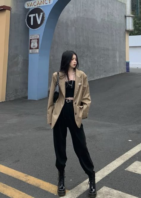 대학생 스타일, Celana Jogger Wanita, Korean Outfit Street Styles, Korean Casual Outfits, Tomboy Outfits, Tomboy Style Outfits, Looks Black, Korean Girl Fashion, Tomboy Fashion