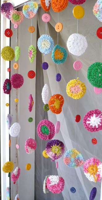 Trying to think of cool arty yarny things to make/hang in the windows by my classroom doors. Yes. I said doors. That is how boss I am. Crochet Garland, Crochet Curtains, Crochet For Home, Crochet Diy, The Ceiling, Love Crochet, Crochet Home, Crochet Motif, Crochet For Beginners