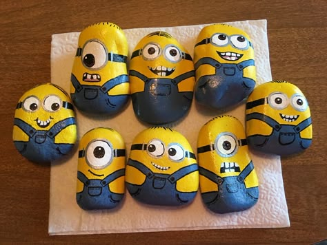 DIY Minion Painted Rock | DIY | Pinterest | Minions, Rocks and DIY ... Painted Rocks Minions, Minion Stone Painting, Minion Crafts Diy, Rock Painting Ideas Minion, Minion Rock Painting Ideas, Minion Rock Painting, Minion Diy, Minion Painting, Minion Rock