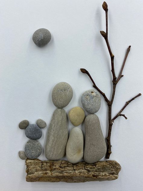 Pebble Family Art, Rock Art On Canvas Ideas, Pebble Rock Art, Stone Frame, Family Rock Art, Stone Family Art, Stone Art Family, Pebble Art Ideas, River Rock Art