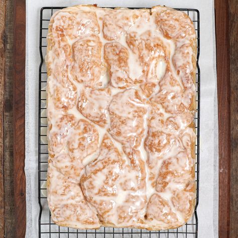 Apple Fritter Focaccia Apple Focaccia Bread, Fruit Focaccia Bread, Apple Fritter Focaccia Sourdough, Sourdough Apple Focaccia, Apple Cinnamon Focaccia, Apple Pie Focaccia, Sweet Focaccia Bread Recipes, Apple Fritter Focaccia, Apple Foccacia Bread