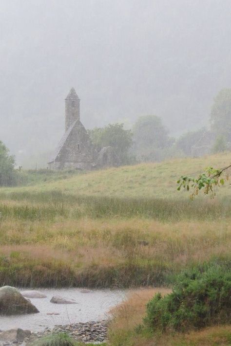 Mist and rain in Ireland. Spring In Ireland, Spring Rain Aesthetic, Rainy Ireland, Rainy Ireland Aesthetic, Ireland Dark Aesthetic, Ireland Rain Aesthetic, English Countryside Rain, Edinburgh Scotland Aesthetic Rain, Penthouse View