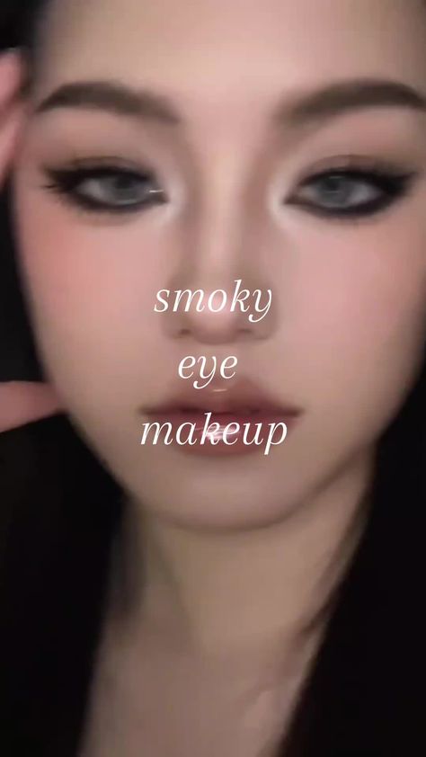 Chinese Douyin, Asian Makeup Tutorials, Black Eye Makeup, Asian Makeup Looks, Dark Eye Makeup, Cute Eye Makeup, Doll Eye Makeup, Smokey Eye Tutorial, Korean Eye Makeup