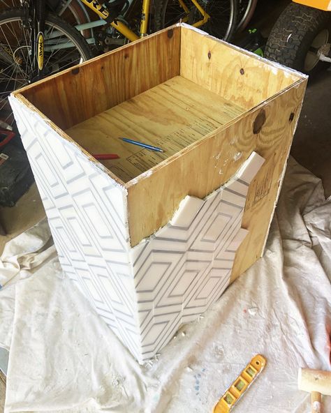 how to build a planter box {tiled!} Plywood Planter Boxes, Tiled Planter Boxes, Diy Rectangle Planter Boxes, Diy Tile Planter, Tile Planter Diy, Tiled Planter, Plywood Planter, Planter Boxes Diy, Tile Planter