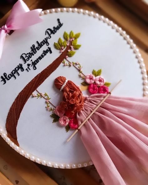 Birthday handmade embroidery hoop 💖🥳🌸 Customized your special day with this embroidery hoop 💖 Dm for order 🎁🥳 . ...... @priccis_homecraft Embroidery Hoop Designs, Birth Day, Handmade Embroidery, Embroidery Hoop, Your Special, Special Day, Happy Birthday, Embroidery, Cake