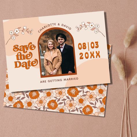 Seventies Aesthetic, Retro Wedding Theme, Trendy Stationery, Photo Arch, Boho Save The Date, Orange Wedding Themes, Save The Date Ideas, Vintage Wedding Stationery, 70s Wedding