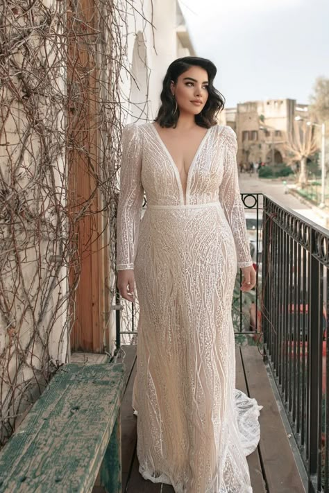 Wedding Dress Fall, Vow Renewal Dress, Curvy Wedding Dress, Curvy Wedding, Tule Rok, Plus Wedding Dresses, Plus Size Brides, Classy Wedding Dress, Plus Size Bride