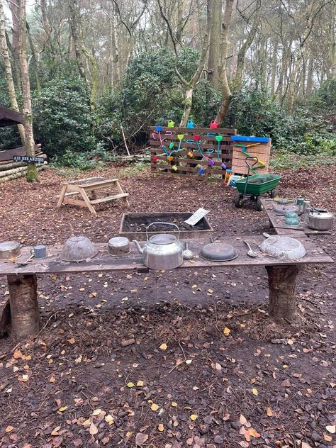 Forest School Area, Montessori Outdoor, Forest Schools, Wild Camping, Outdoor Environment, Homeschool Learning, Outdoor Classroom, Group Ideas, Nature Play