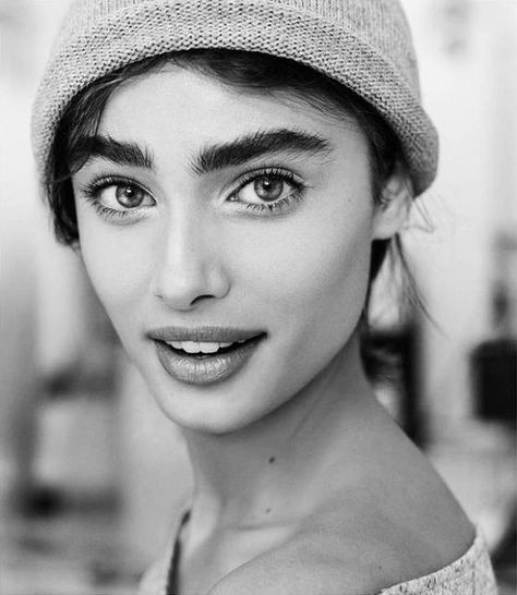 Eyebrows Goals, Bushy Eyebrows, Thick Brows, Taylor Marie Hill, Thick Eyebrows, Natural Eyebrows, Taylor Hill, Perfect Eyebrows, Her Eyes