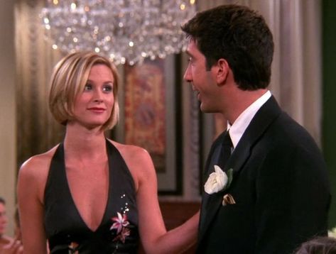 FRIENDS 2001 (S8 E1) Ross and Mona (co-star Bonnie Somerville). Mona Friends Hair, Bonnie Somerville, Mona Friends, Pageant Outfits, Friends Season, Bob Hair, Jennifer Aniston, Short Hairstyles, Bob Hairstyles