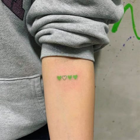 Hart Tattoo, Small Wrist Tattoo, Yellow Tattoo, Bachelorette Tattoos, Green Tattoos, Tattoo Vintage, Cool Wrist Tattoos, Wrist Tattoos For Guys, Doodle Tattoo