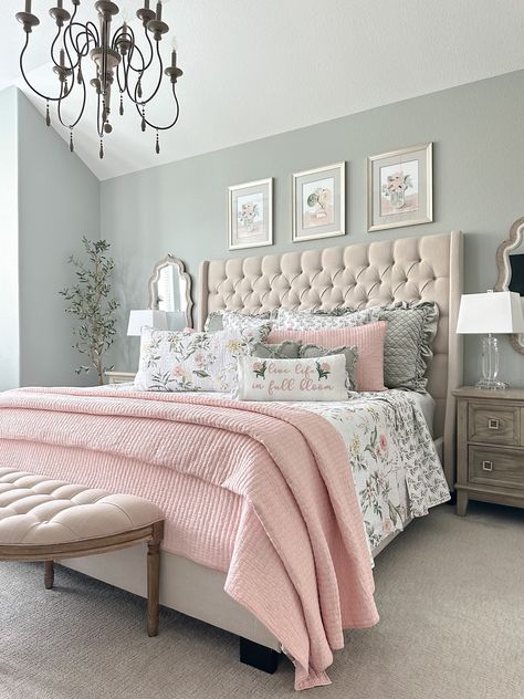 Simplicity Room Ideas, Blush Pink Master Room, Blush Farmhouse Bedroom, Pastel Master Bedrooms Decor, Girly Master Bedrooms Decor, Feminine Guest Bedroom, Spring Bedroom Aesthetic, Pink Master Bedrooms Decor, Small Bedroom Decor Ideas