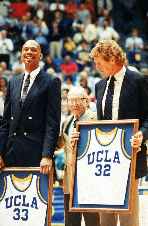 Kareem Abdul Jabbar, John Wooden and Bill Walton - UCLA Legends Ucla Bruins Football, James Naismith, Ucla Basketball, Bill Walton, John Wooden, Abdul Jabbar, Jerry West, Basketball Baby, Indoor Basketball Court